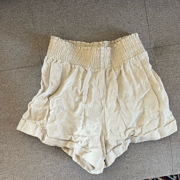 Reformation Cream Women's Shorts - Picture 5 of 5